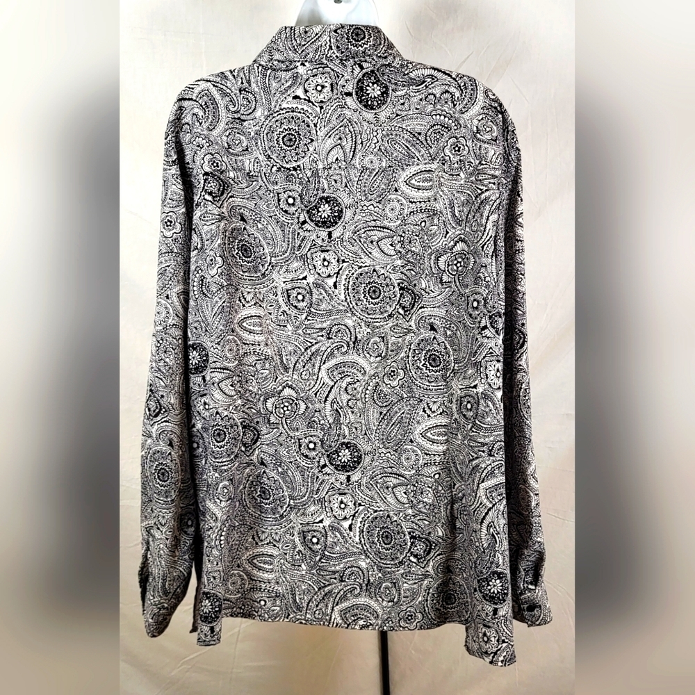 KIM ROGERS Black and White Paisley Button-up Blouse - Size 3X or Size 24W - Picture 2 of 3